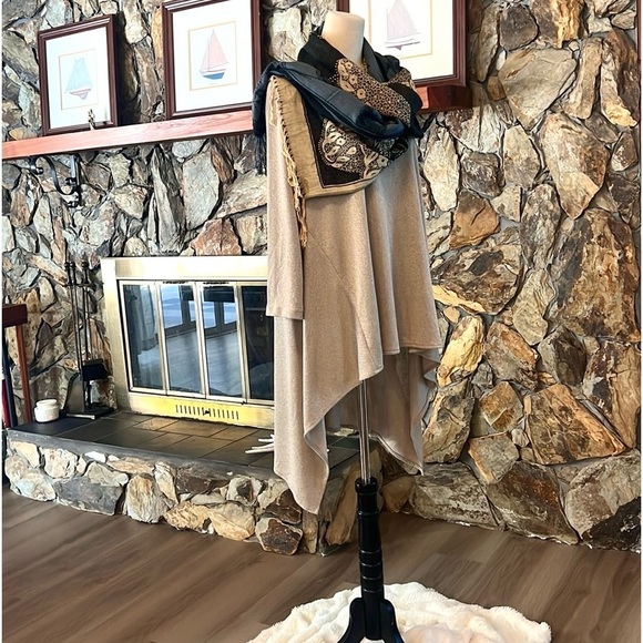 VTG Caroline Rose,Matte Crepe Crew Neck 3/4 Sleeve,High-Low Hem Top, EUC, Size M - Picture 8 of 12